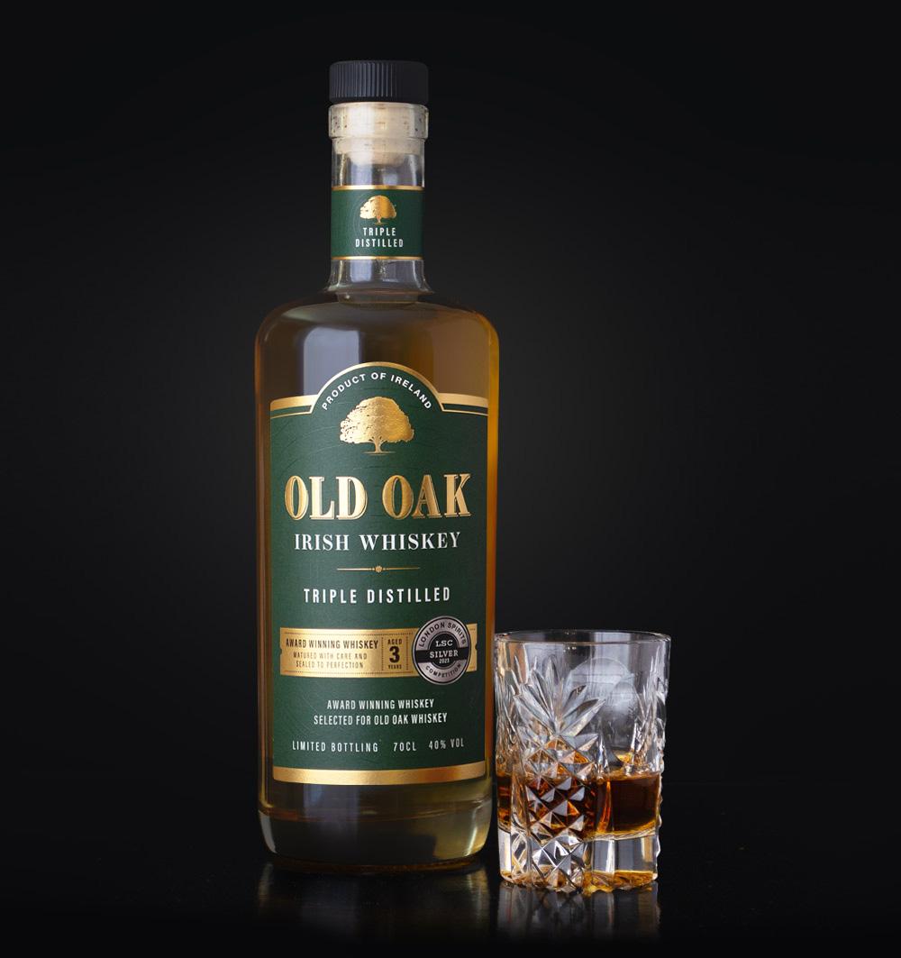 Жан-Клод является совладельцем ирландского виски Old Oak и, несмотря на свое пышное тело, говорит, что любит его пить.