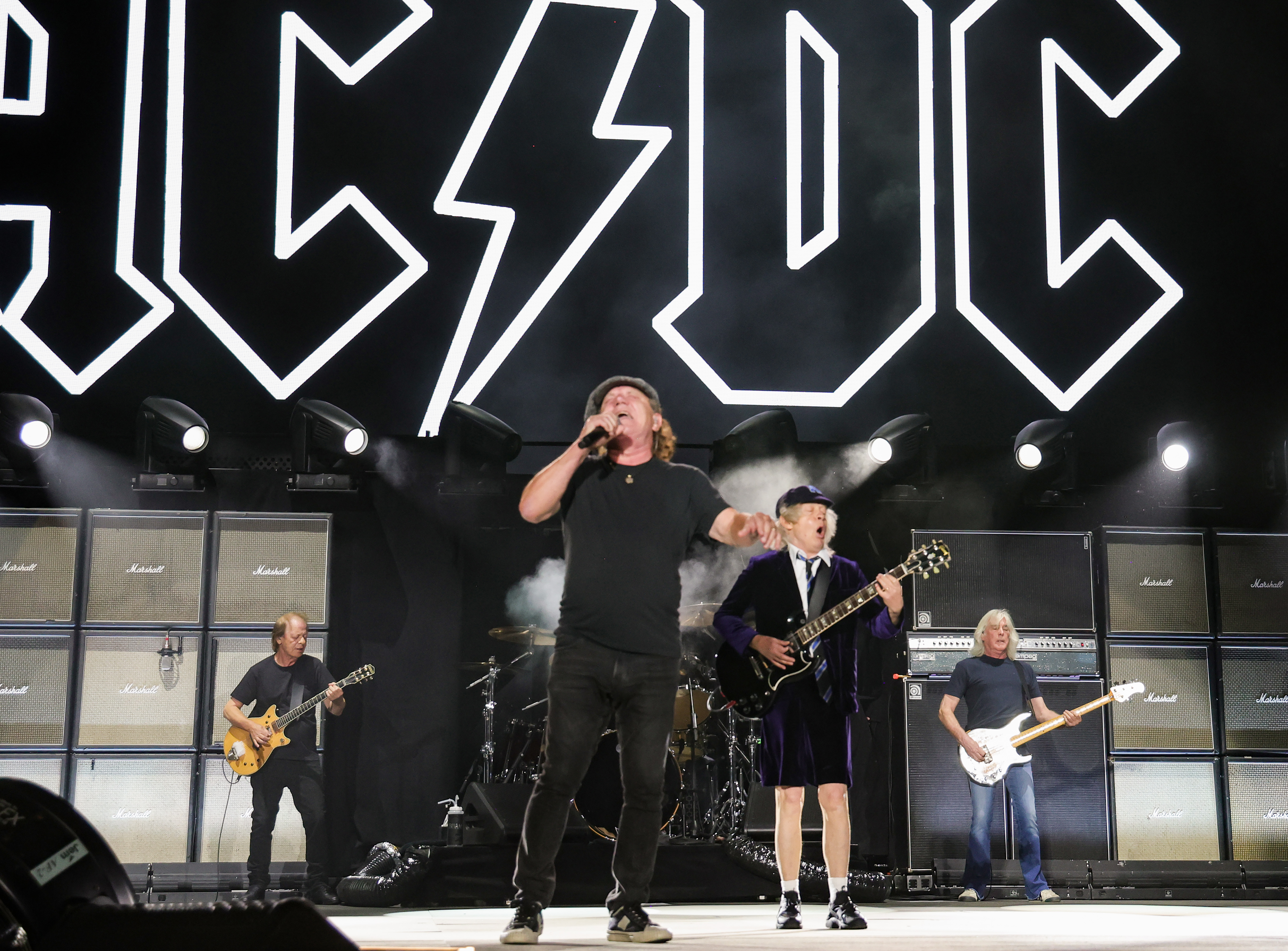 Группа также сотрудничала с AC/DC.