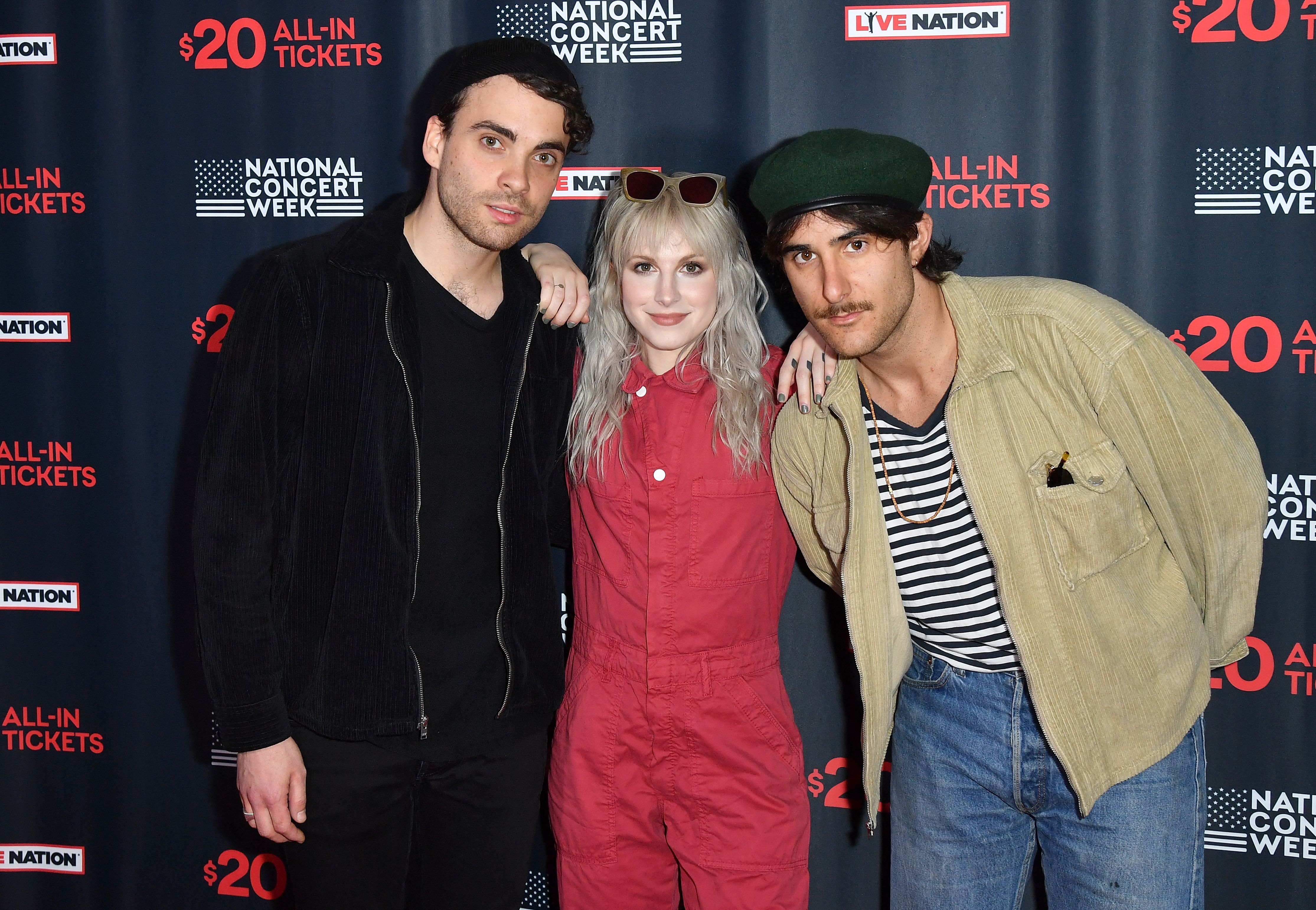 Paramore последовали примеру Тейлор Свифт и самостоятельно перезаписали бэк-каталог после ссоры с боссами.