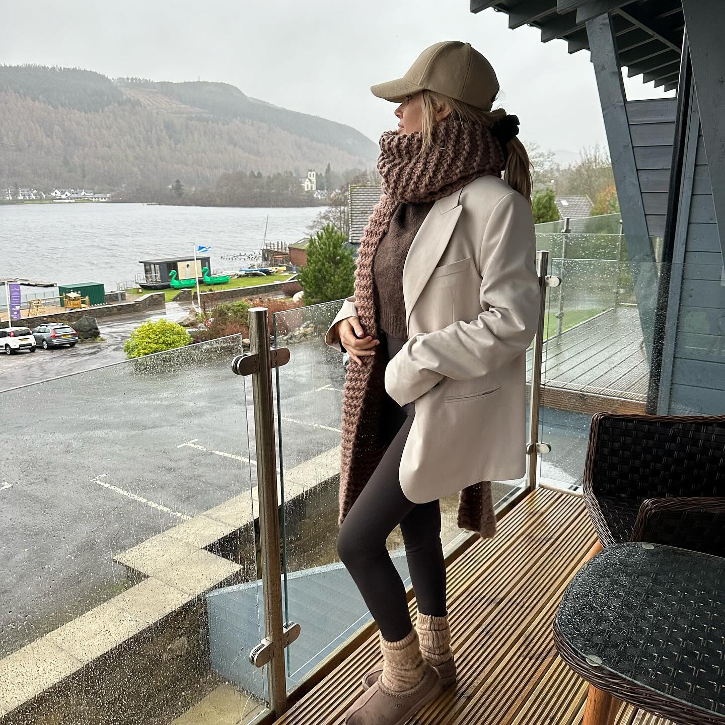 Лаура остановилась в курортном отеле Taymouth Marina Holiday Resort.