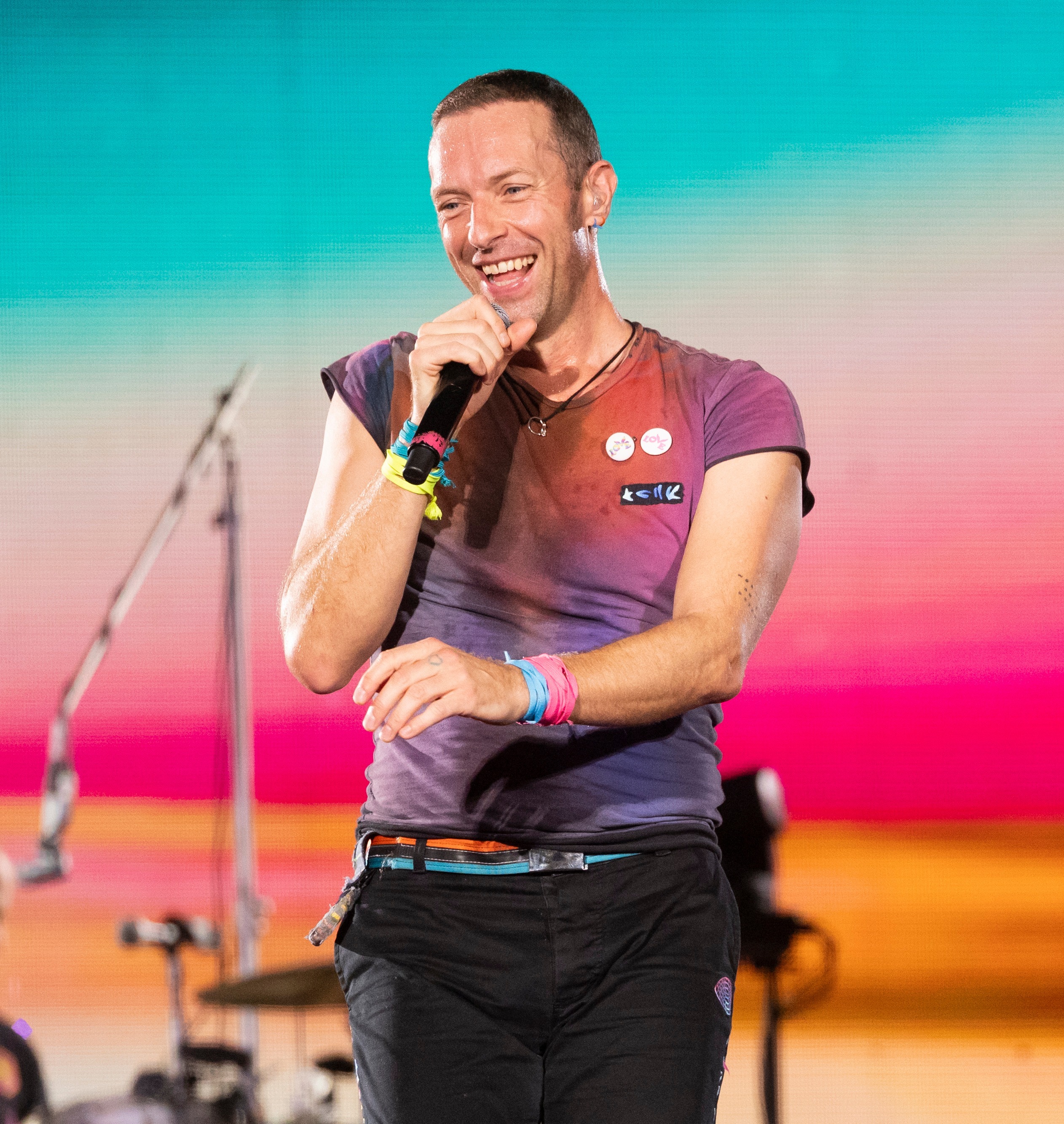 Крис Мартин из Devon выступит хедлайнером Glastonbury 2024 со своей группой Coldplay.