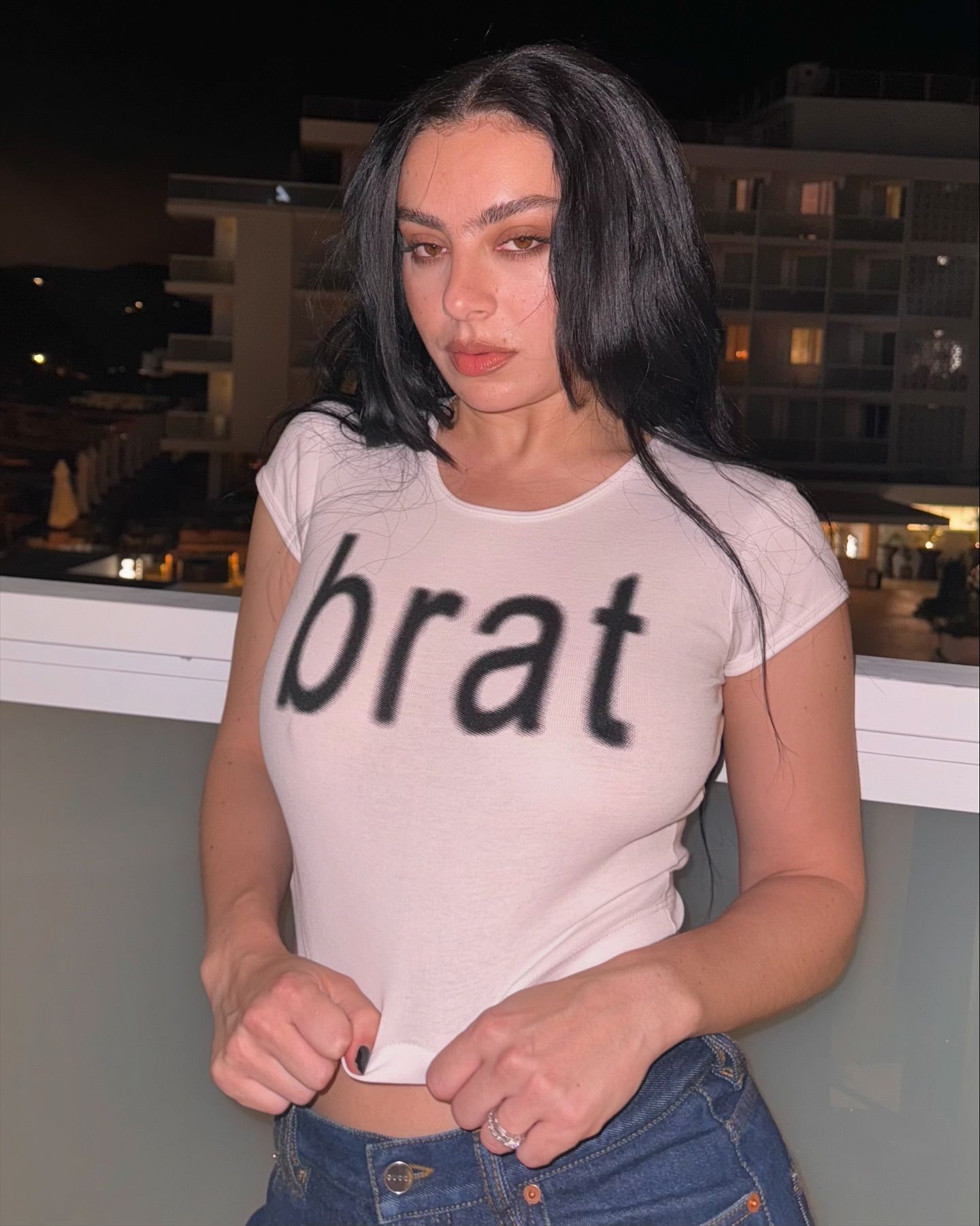 Charli XCX достигла огромной известности после выпуска своего шестого альбома Brat