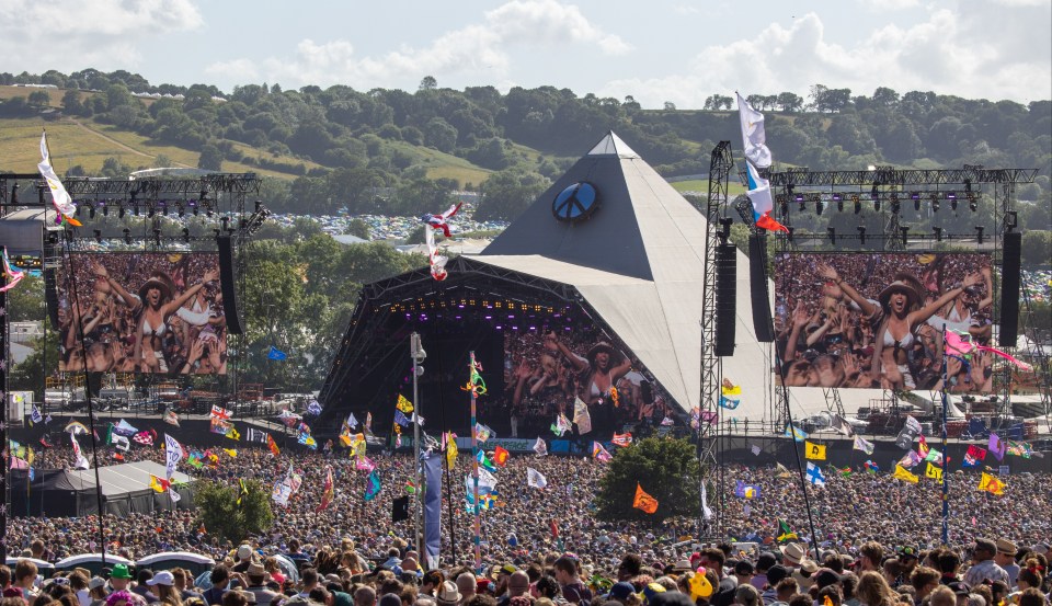 Звезде One Direction предложили выступить на сцене Pyramid Stage фестиваля Glastonbury