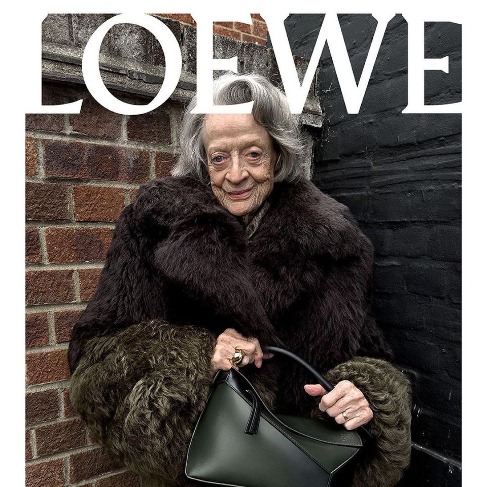 Последнее публичное фото Мэгги Смит, запускающей кампанию Loewe.