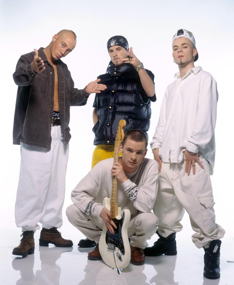 East 17 переиздают трек Stay Another Day на виниле в честь 30-летия с момента его первоначального выпуска.