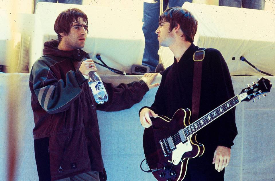 Ноэлю и Лиаму Галлахеру из Oasis не будут платить за тур, пока они не выступят из-за опасений, что они поссорятся и отменят концерты