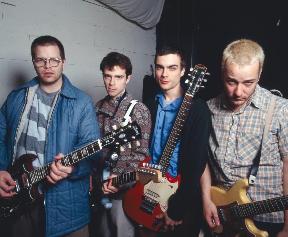 Weezer продали более 43 миллионов альбомов по всему миру.